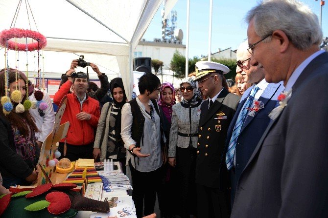 Ürettikleri Ürünleri, Pazarda Satan Kadınlara Öğrencilerden Kadınlar Günü Sürprizi