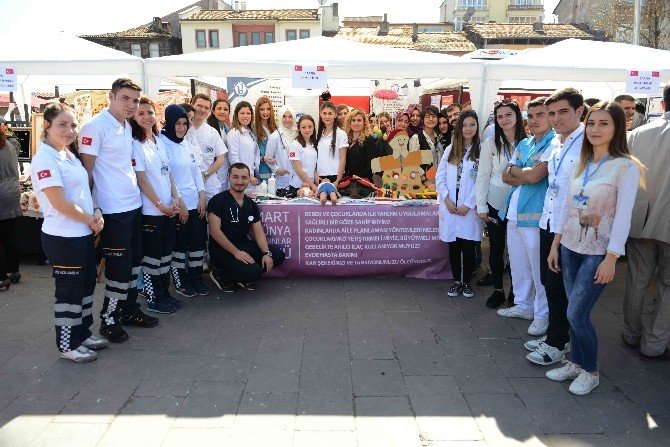 Ürettikleri Ürünleri, Pazarda Satan Kadınlara Öğrencilerden Kadınlar Günü Sürprizi