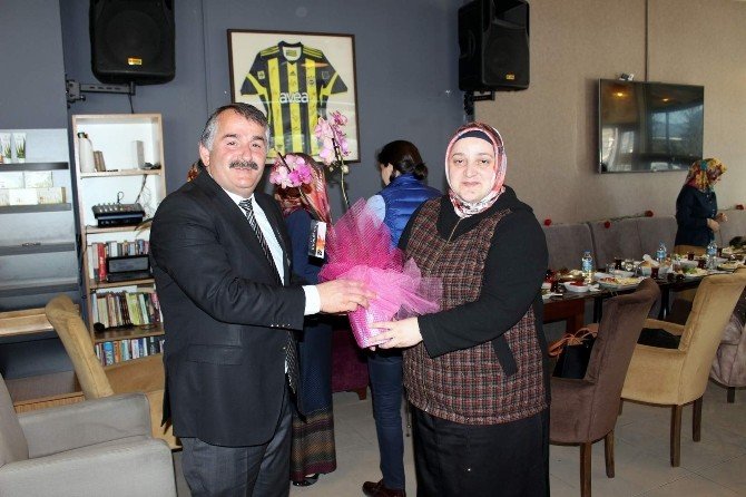 Başkan Karakullukçu, Kadın Personelin Günlerini Kutladı