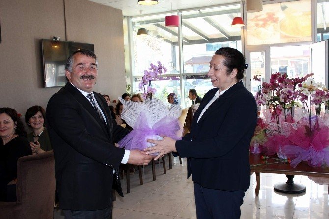 Başkan Karakullukçu, Kadın Personelin Günlerini Kutladı