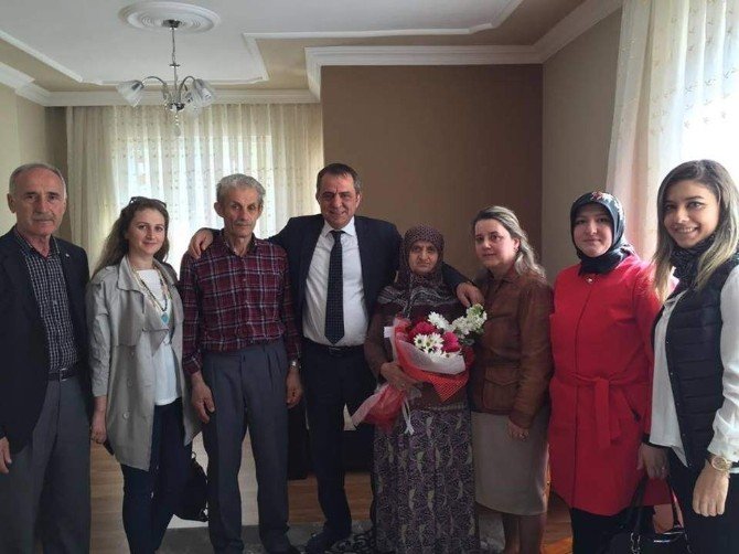 Sağıroğlu’ndan Annelere Sürpriz Ziyaret