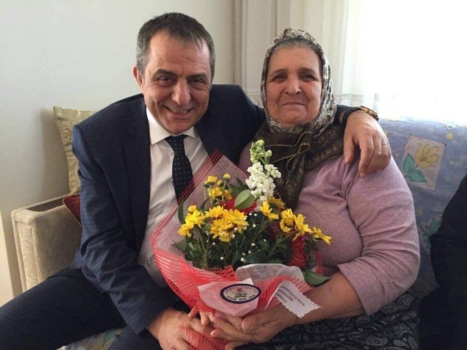 Sağıroğlu’ndan Annelere Sürpriz Ziyaret