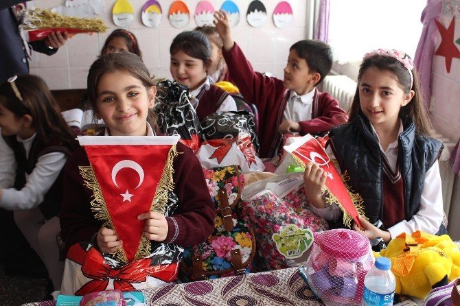 Başkan Şahiner’den Öğrencilere Hediye