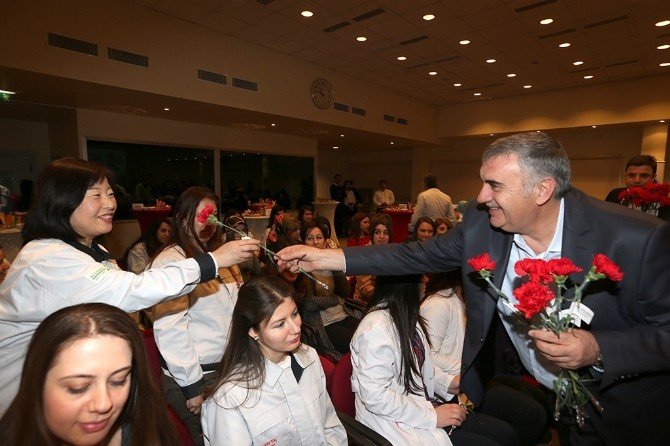 Baştan Toçoğlu, Toyota Fabrikasının Kadın Yönetici Ve İşçileriyle Bir Araya Geldi