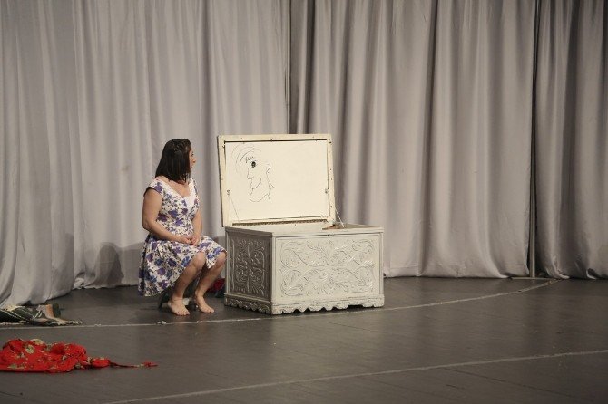 “Bir Kadın Uyanıyor” Maltepe’de Sahnelendi