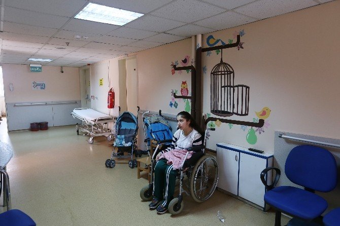 Hastane Koridorları Sanat Sokağına Dönüştü