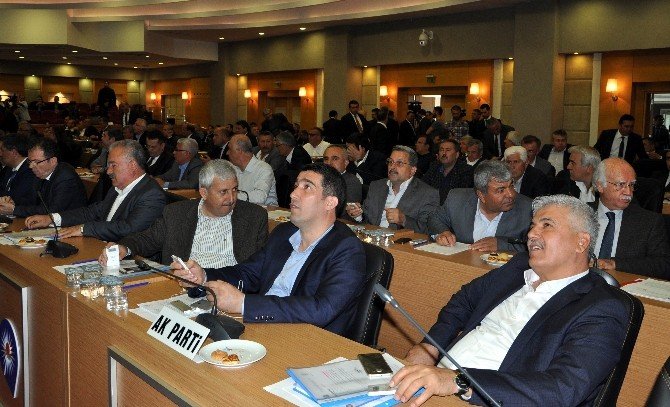 Büyükşehir Belediye Başkanı Menderes Türel, Kullan-at Kartların Kendi Matbaasında Basıldığı İddialarına Mecliste Cevap Verdi.