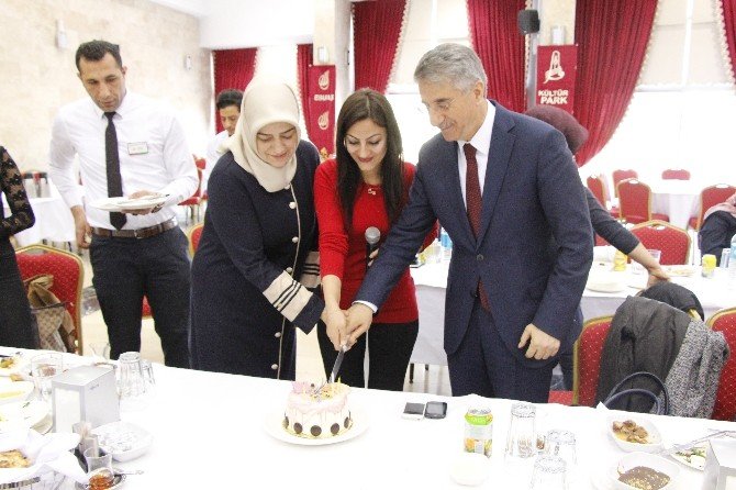 Başkan Yanılmaz, Çalışan Gazeteci Kadınlarla Bir Araya Geldi