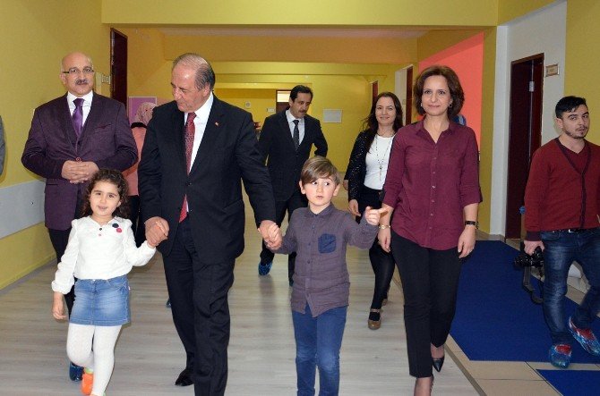 Vali Kara Anaokulu Öğrencilerine Masal Okudu