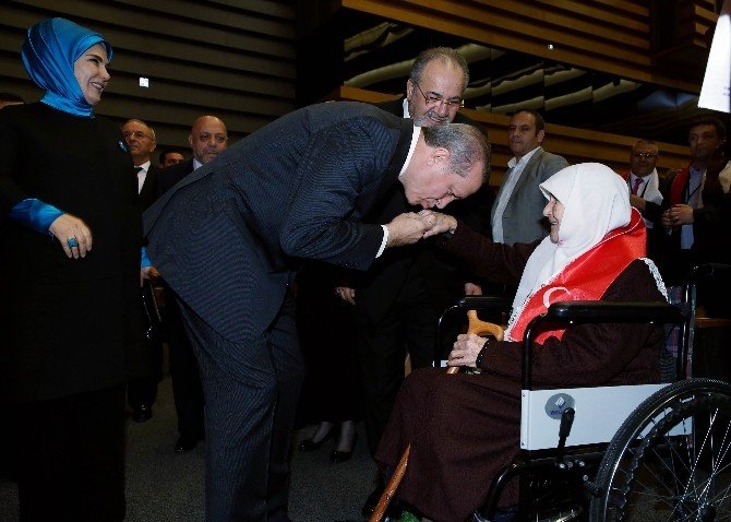 Cumhurbaşkanı Erdoğan’dan Chp’li Belediyelerin Afişlerine Sert Tepki