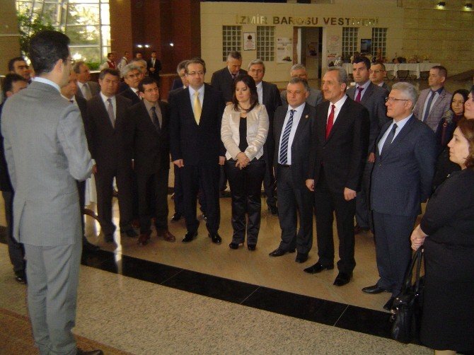 İzmir Adliyesi’nde Sanatla Terapi Sergisi