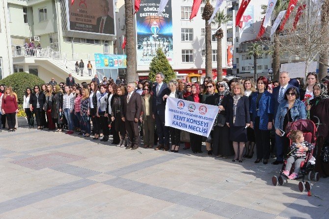 Başkan Zolan’dan Kadınlara Kırmızı Karanfil