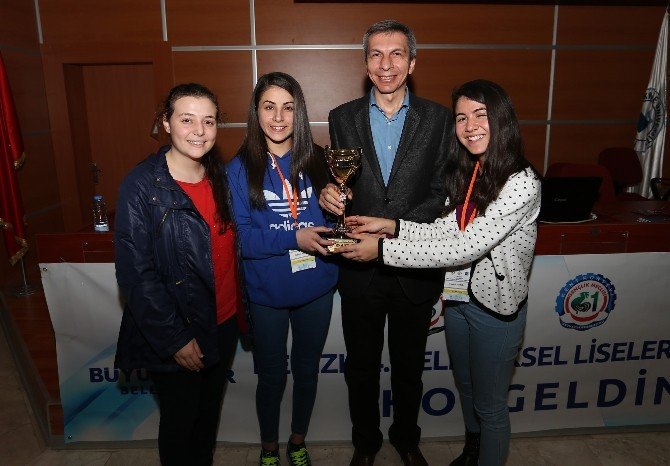 Denizli’de Liseler Arası Münazara Turnuvası Düzenlendi