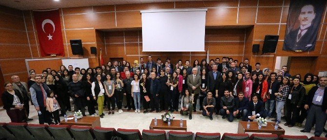 Denizli’de Liseler Arası Münazara Turnuvası Düzenlendi