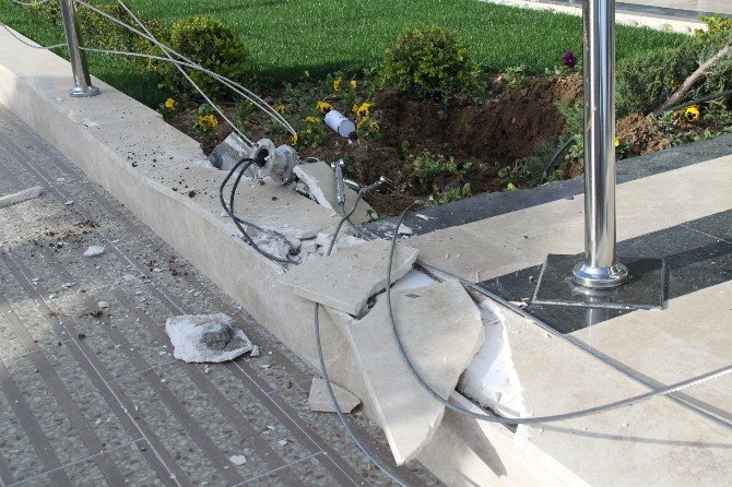 Didim’de Yan Yatan Vinç Korkuttu