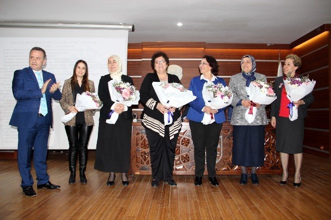 Yalova’da Bayan Meclis Üyelerine Çiçek