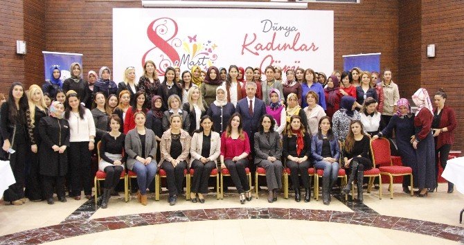 Başkan Yanılmaz, Çalışan Gazeteci Kadınlarla Bir Araya Geldi