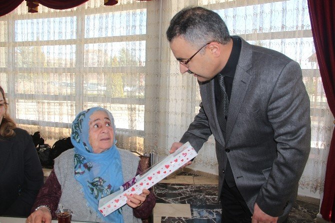 Elazığ Gazi Huzurevi’nde Dünya Kadınlar Günü Kutlandı