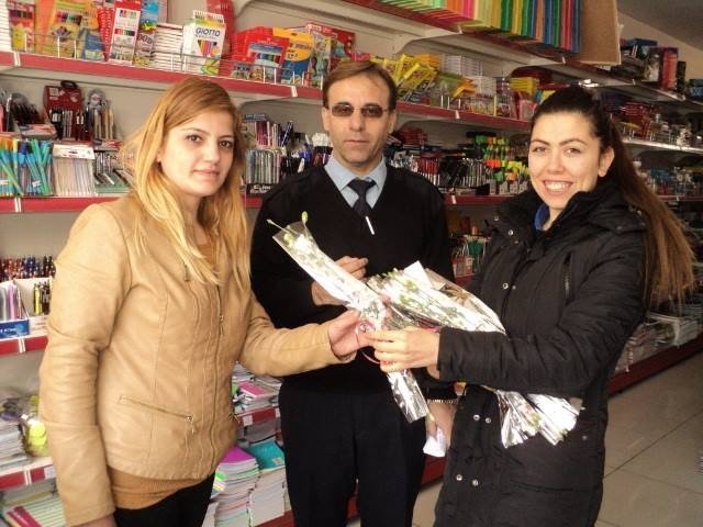 Emet Belediyesi’nden Kadınlara Çiçek