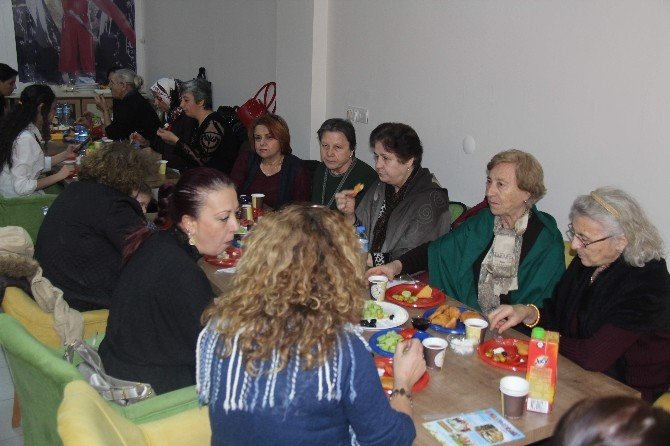 Çerkesler’den Kadınlar Günü Kahvaltısı