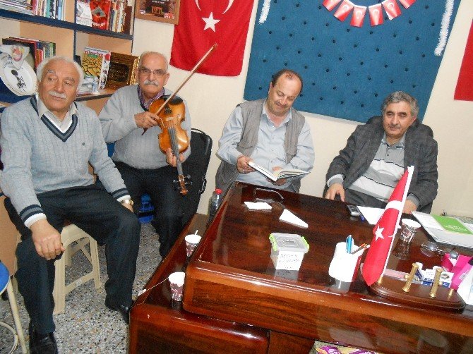 Dünya Kadınlar Günü’nü Şiir Ve Türkü Şöleni İle Kutladılar