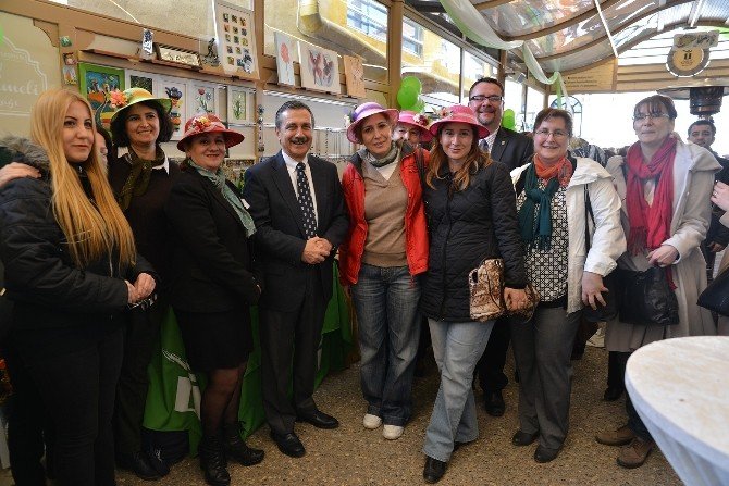 Kadınlara Hanımeli Sokağı Açıldı