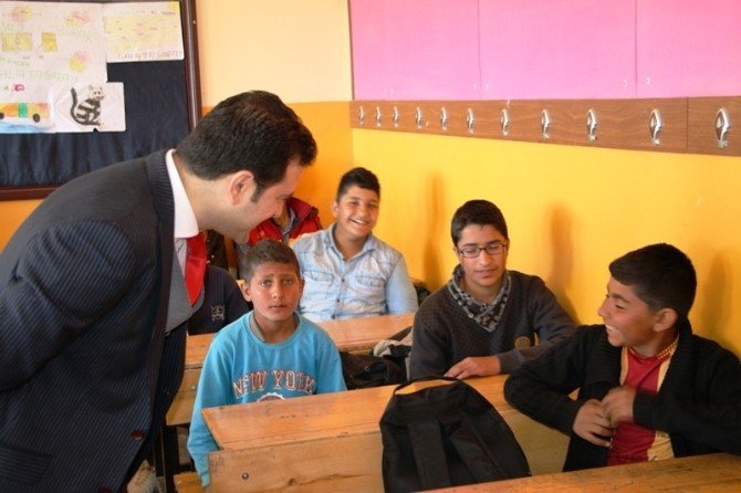 Fırat, Bulgu İlk Ve Orta Okulunu Ziyaret Etti