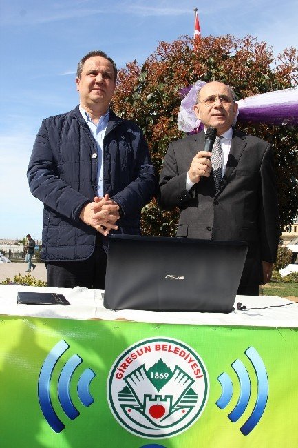 Giresun Atatürk Meydanında Ücretsiz İnternet Dönemi Başladı