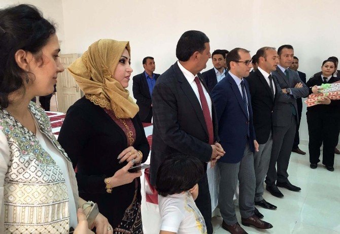 Harran’da Kadınlara Sevginin Sembolü Kırmızı Güller Dağıtıldı