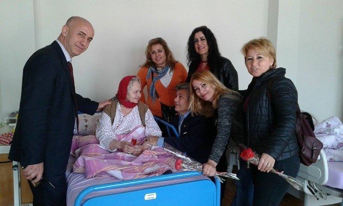 Ayvalıklı Engelliler Balıkesir Yaşlı Bakım Ve Rehabilitasyon Merkezine Anlşamlı Ziyaret