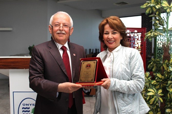 Başarılı Bayanlara Plaket