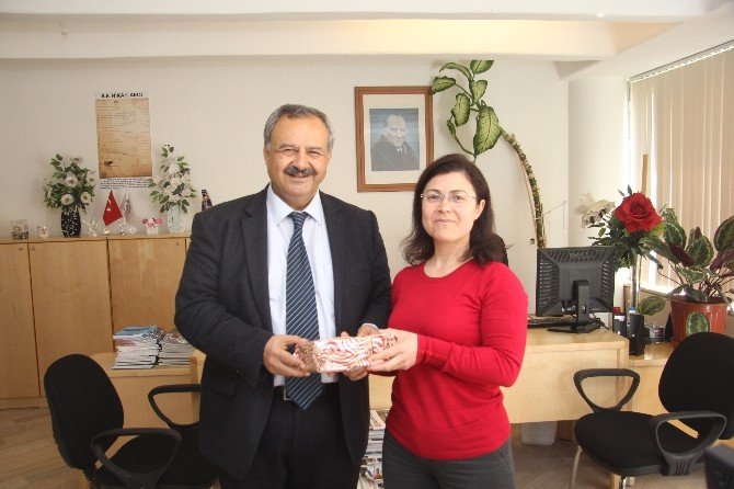 Başkan Uysal’dan Personele 8 Mart Hediyesi