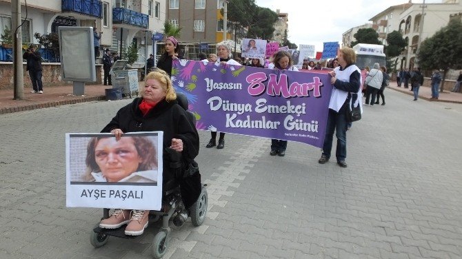 Burhaniye’de Kadınlar Gününe Coşkulu Kutlama