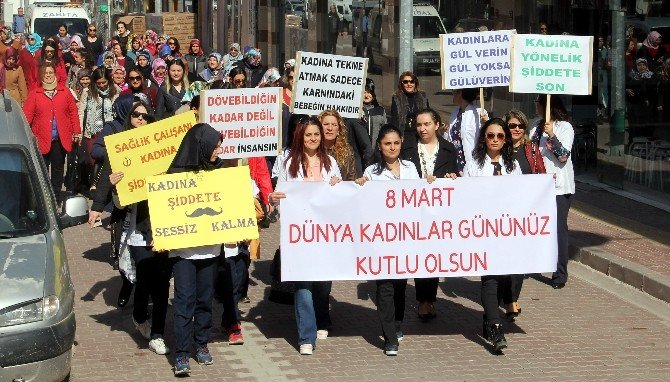 Bozkurtlu Kadınlar Şiddete Karşı Yürüdü