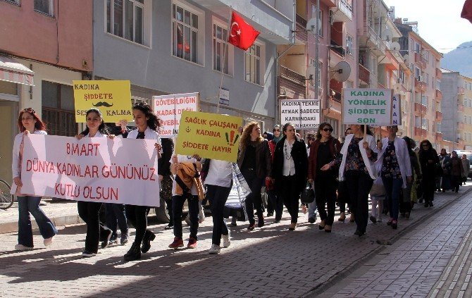 Bozkurtlu Kadınlar Şiddete Karşı Yürüdü