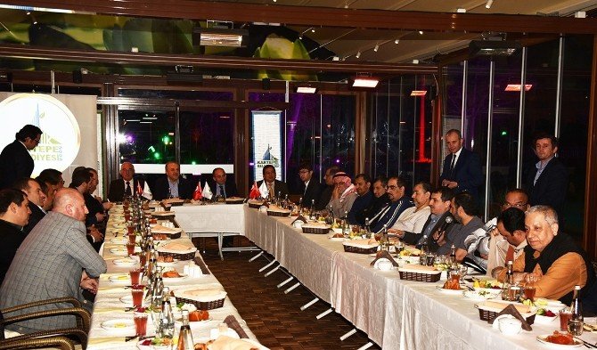 Başkan Üzülmez, Yabancı Konukları Ağırladı