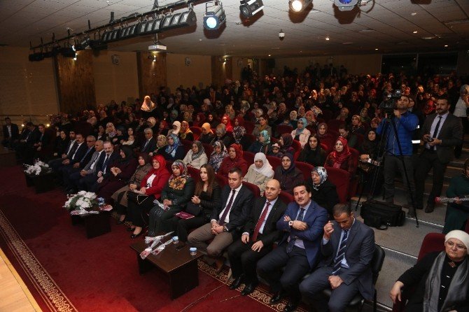 Van’da ‘Kadın Olmanın Sorumlulukları’ Konulu Seminer