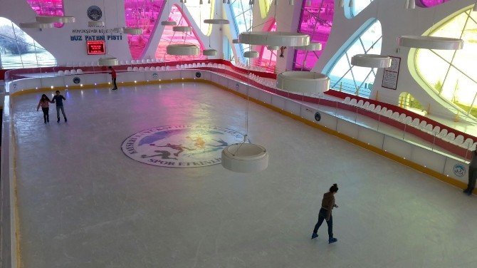 Buz Pateni Pistinde Yenileme Çalışmaları Tamamlandı