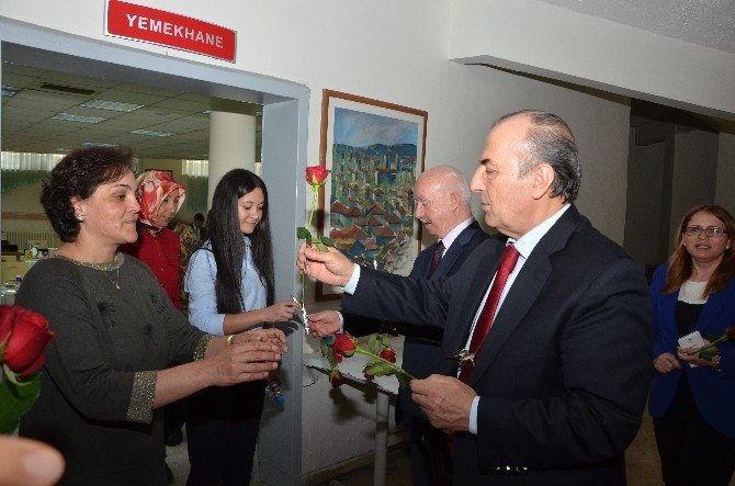 8 Mart Dünya Kadınlar Günü Valilikte Kutlandı