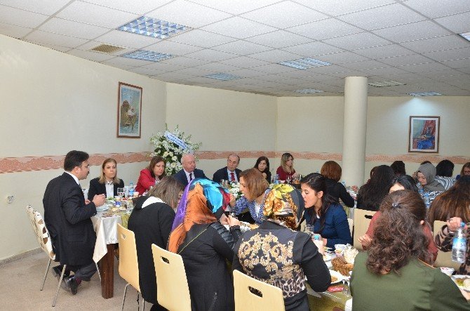 8 Mart Dünya Kadınlar Günü Valilikte Kutlandı