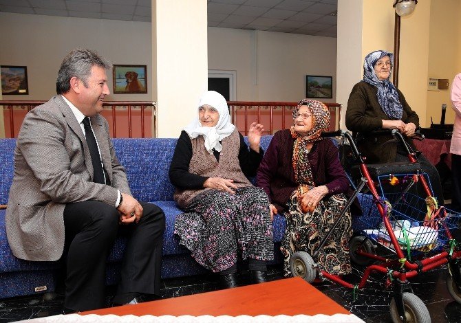 Başkan Palancıoğlu’dan Huzurevine Anlamlı Ziyaret