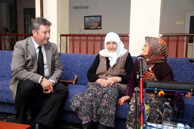 Başkan Palancıoğlu’dan Huzurevine Anlamlı Ziyaret