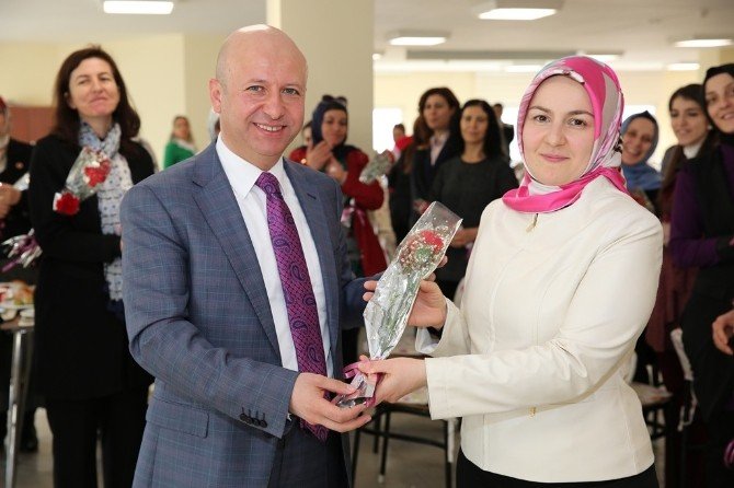 Kadınlar Bir Gün Değil Her Gün Kıymetlidir