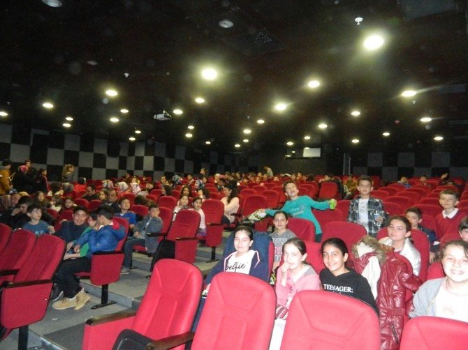 Kenan Evren Ortaokulu “Her Çocuk Özeldir” Filmini İzledi