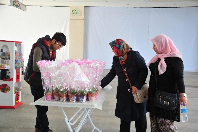 Kepezli Kadınlara 20 Bin Sümbül