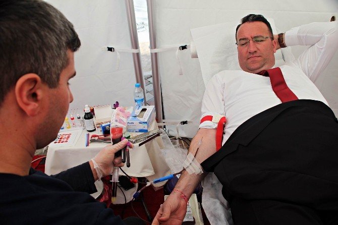 Ahmetbey’de Kök Hücre Ve Kan Bağışı Kampanyası