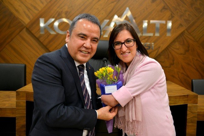 Böcek, Personelin Kadınlar Gününü Kutladı