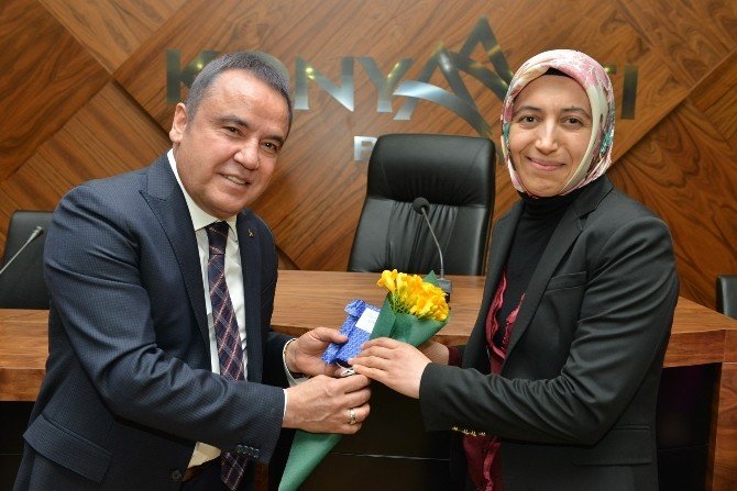 Böcek, Personelin Kadınlar Gününü Kutladı