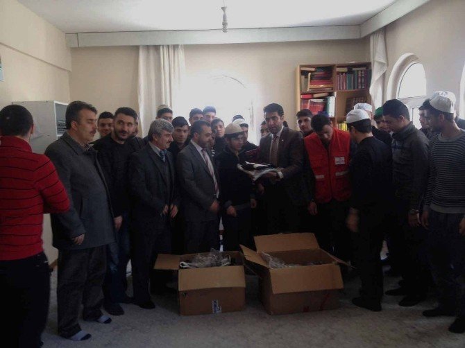 Kızılay’dan Kur’an Kursu Öğrencilerine Yardım