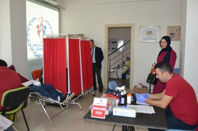 Sakarya Gençlik Merkezinden Kızılay’a Kan Desteği